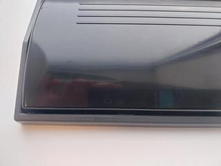 Albuebryter med sort lokk og mørk  grå underdel